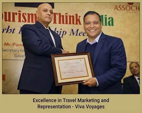 Vikas Khanduri holding a framed certificate at an ASSOCHAM event